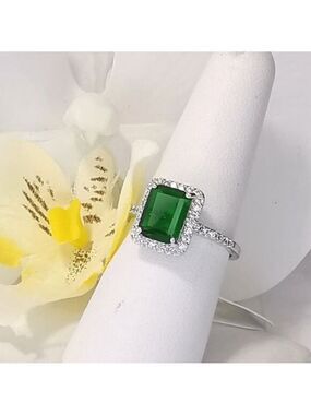 Emerald CZ with halo ring 14k white gold size 8 🆕